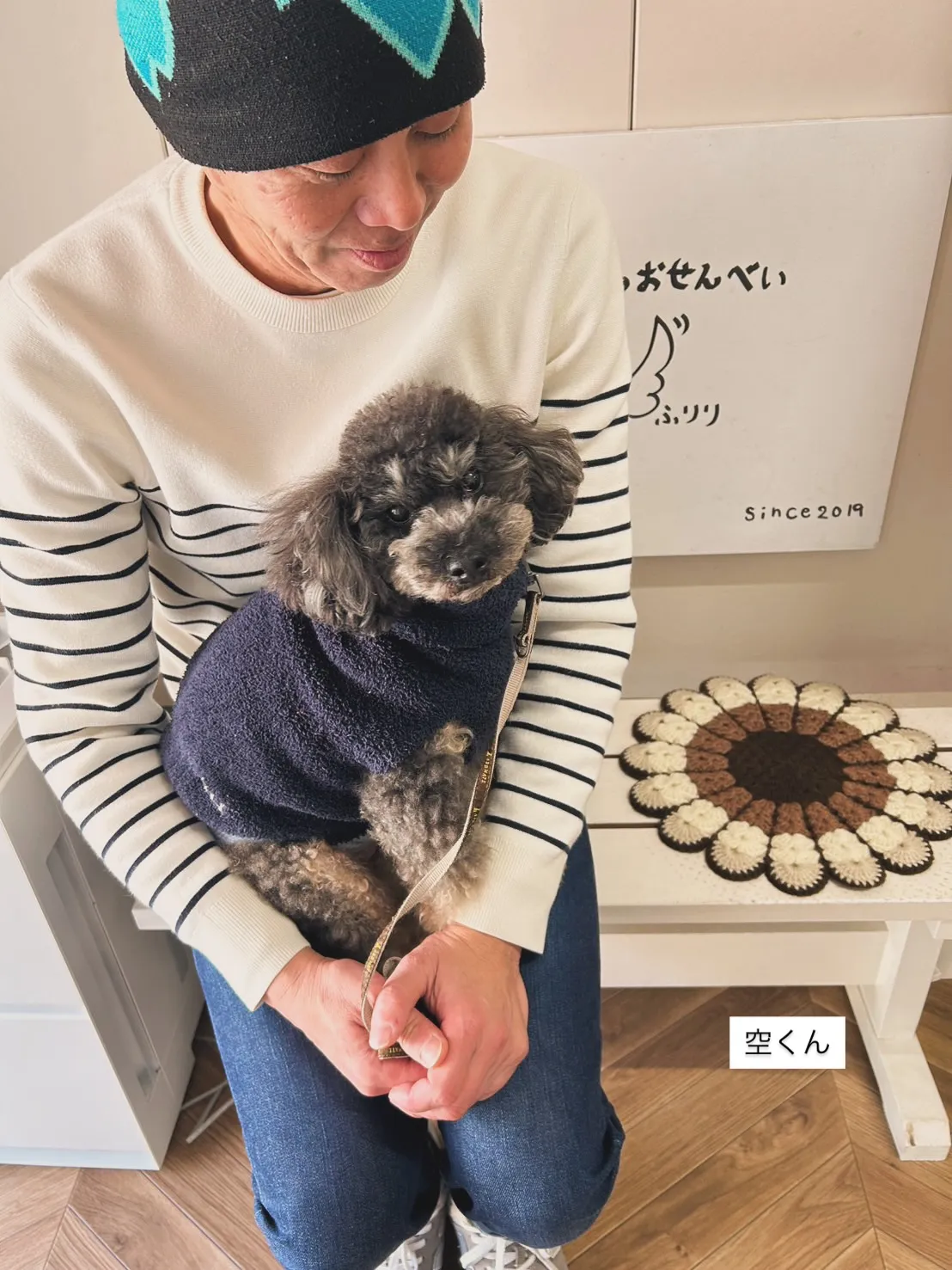 空くんと海を見つめる、パパの大きな背中。